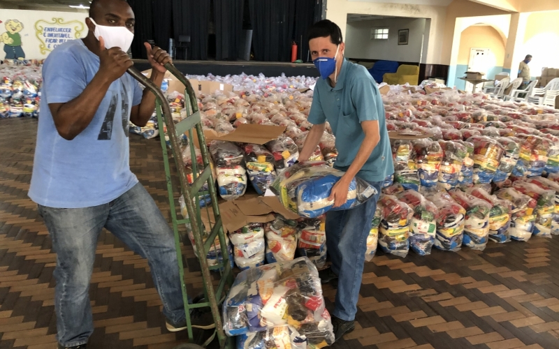 Prefeitura de Nova Friburgo faz doação de cestas básicas para servidores